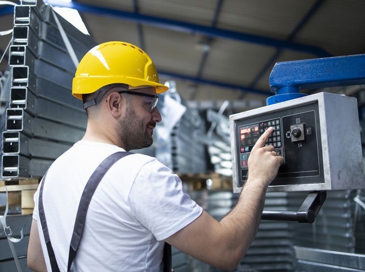 Mantenimiento correctivo de equipos de elevación en Palma y resto de Illes Balears Inspección de frenos y cadenas en polipastos industriales en Palma y resto de Illes Balears